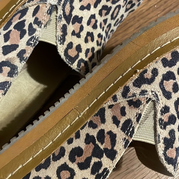 TOMS leopard print slide-on platform flats/sneakers - Picture 9 of 12